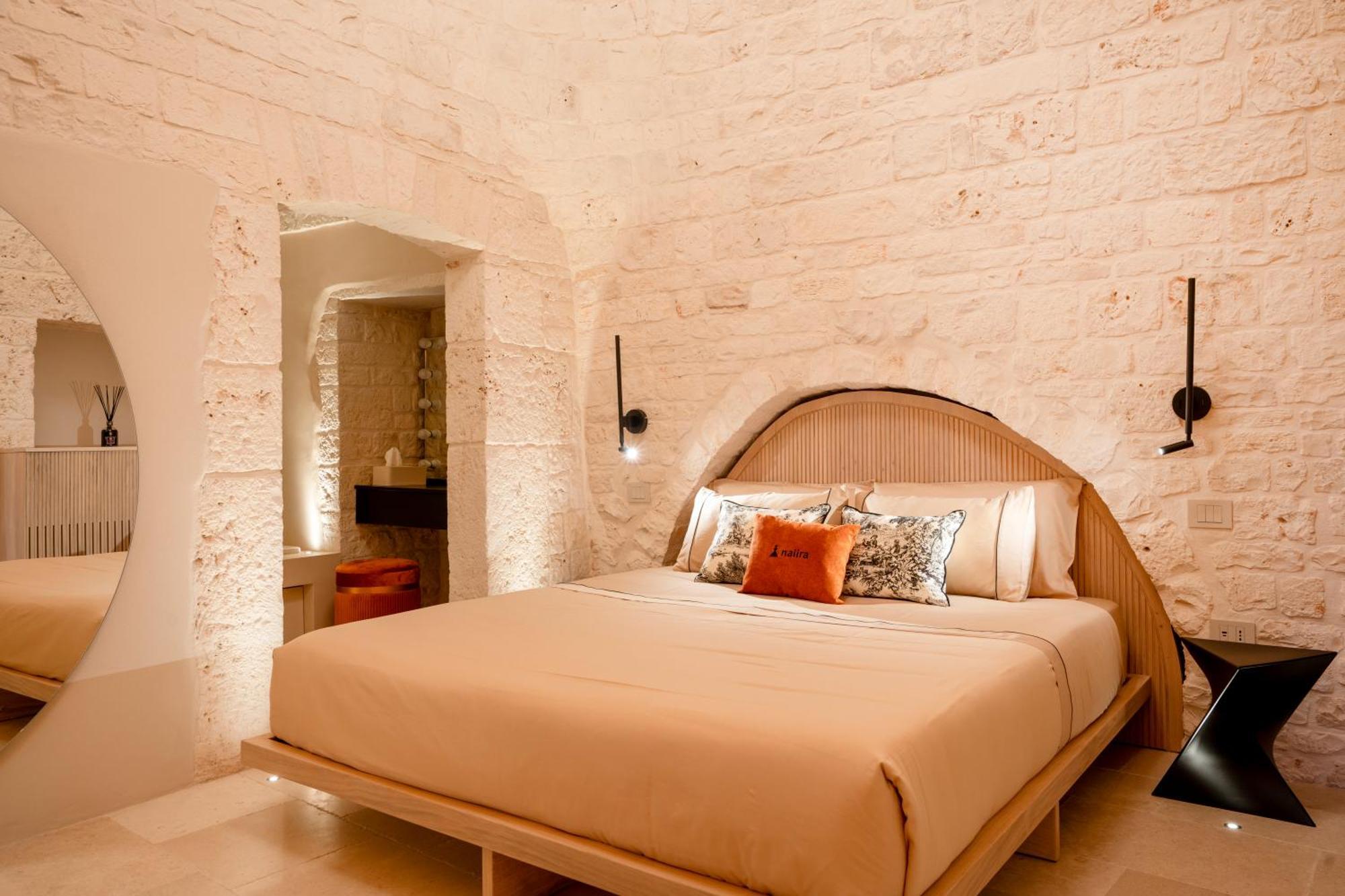 شقة Naiira Luxury Trullo - Jacuzzi And Patio ألبيروبيللو المظهر الخارجي الصورة