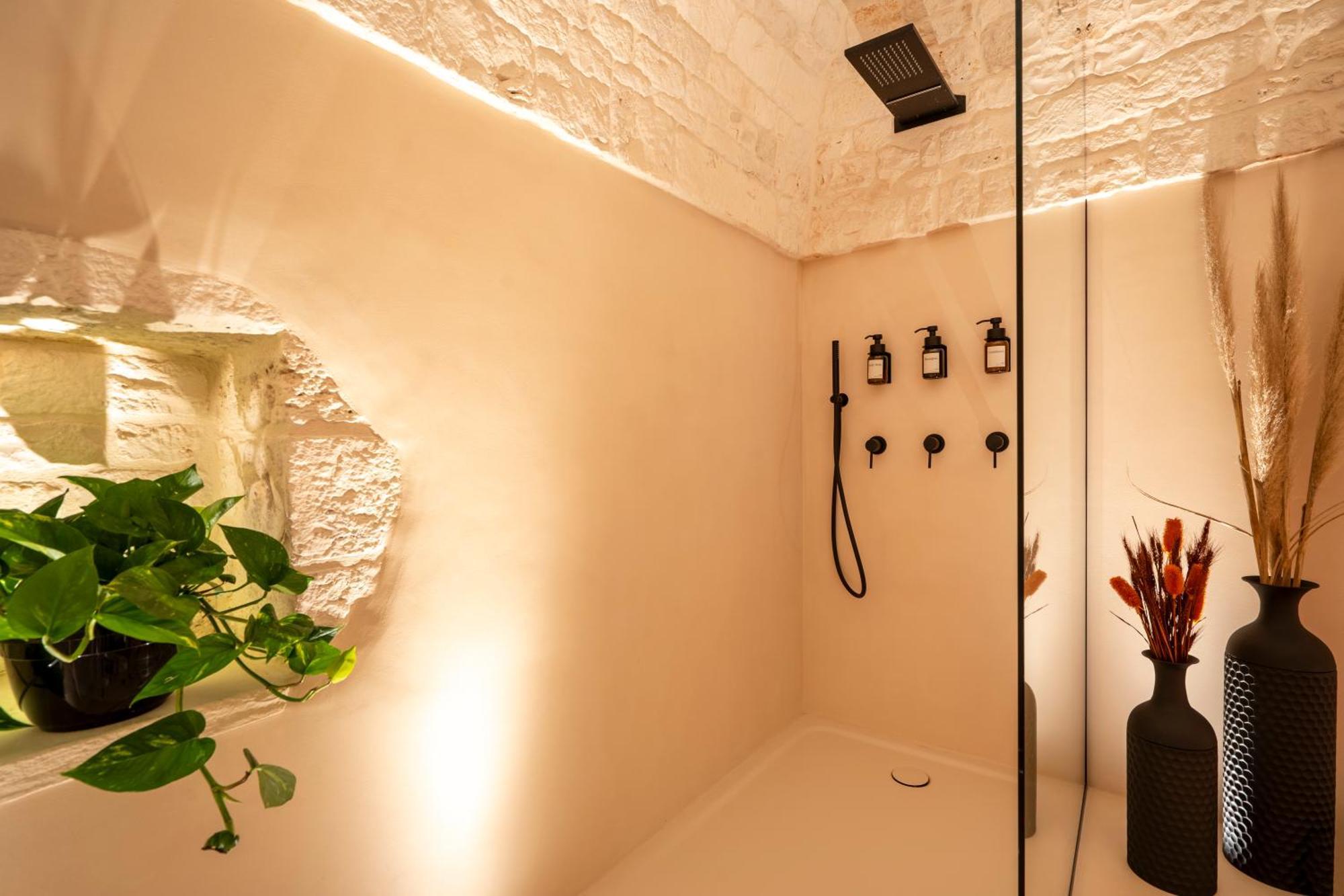 شقة Naiira Luxury Trullo - Jacuzzi And Patio ألبيروبيللو المظهر الخارجي الصورة