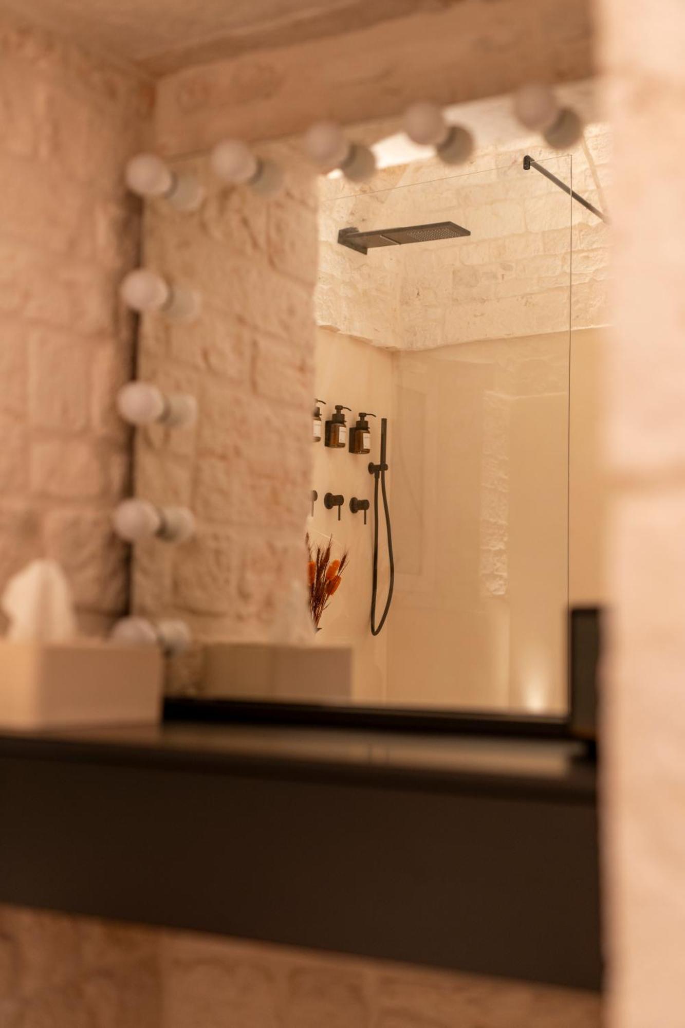 شقة Naiira Luxury Trullo - Jacuzzi And Patio ألبيروبيللو المظهر الخارجي الصورة