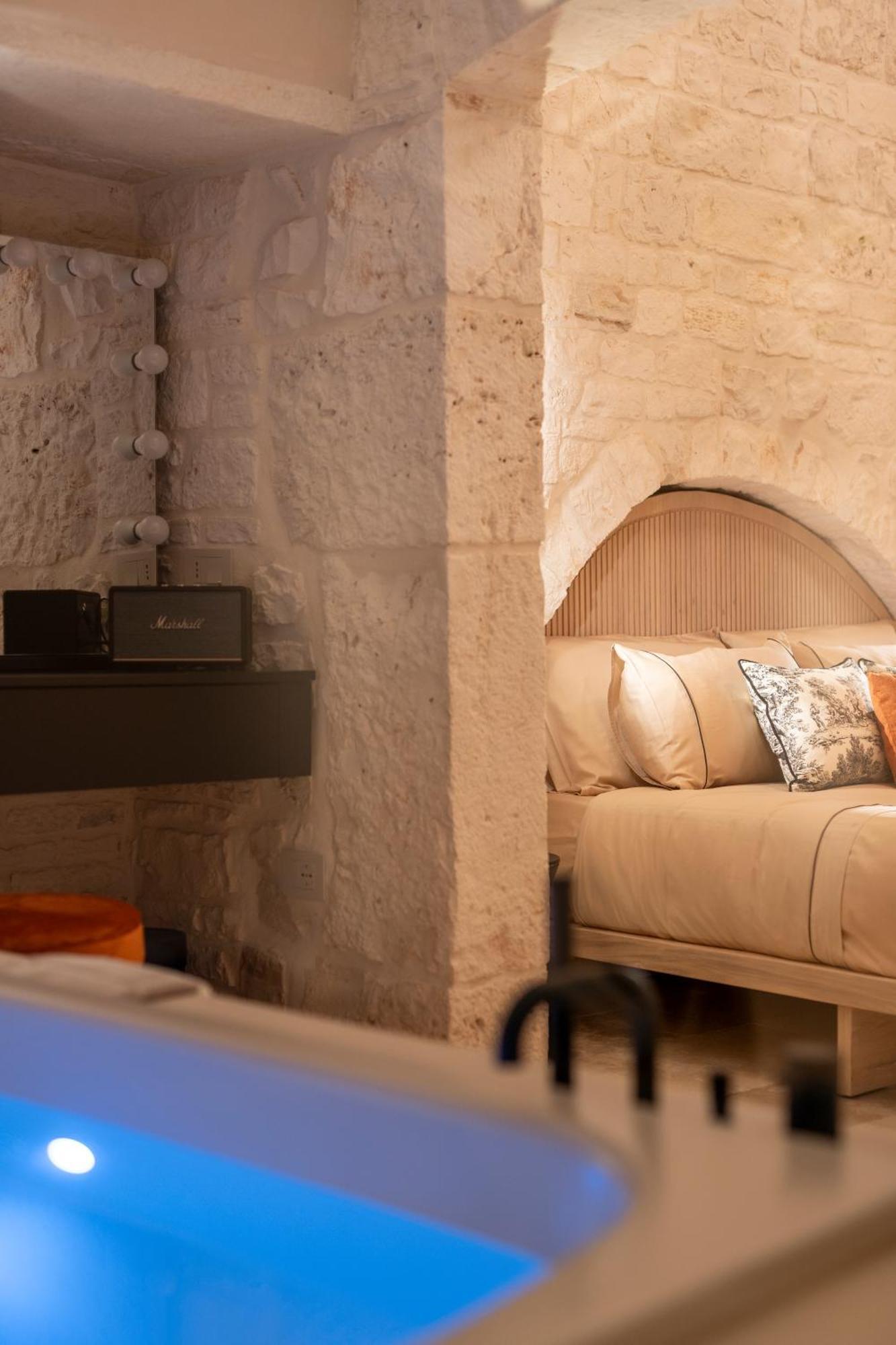شقة Naiira Luxury Trullo - Jacuzzi And Patio ألبيروبيللو المظهر الخارجي الصورة