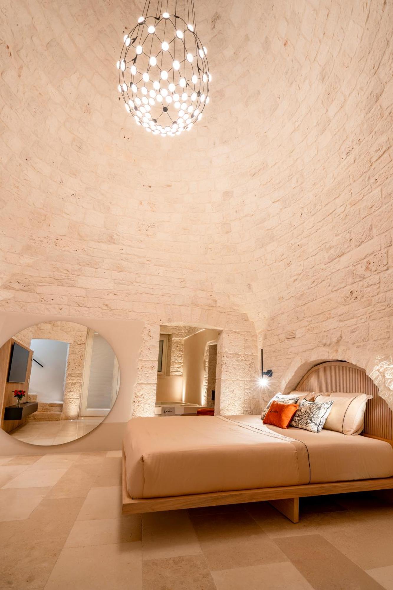 شقة Naiira Luxury Trullo - Jacuzzi And Patio ألبيروبيللو المظهر الخارجي الصورة